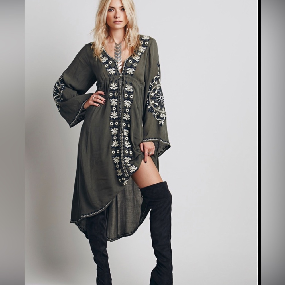 Free People|| Embroidered Bell Sleeve Boho Midi high low Dress in Green M